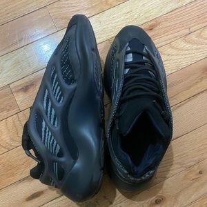 yeezy 700 alvah